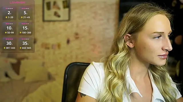 Nicolette  Shea  online show from 10/27/25, 02:18