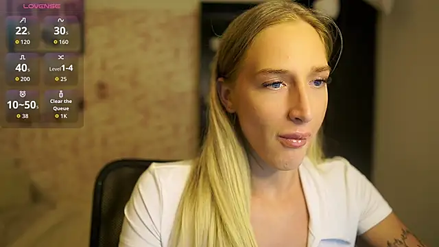 Nicolette  Shea  online show from 10/06/25, 01:23