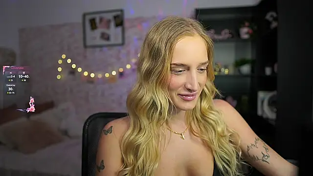 Nicolette  Shea  online show from 02/19/25, 02:01