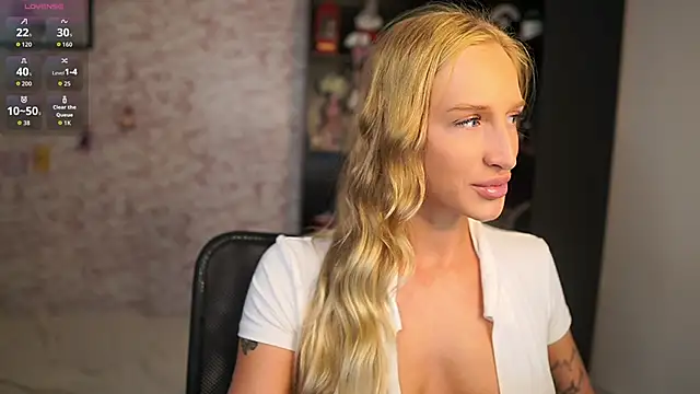 Snapshot of Nicolette__Shea_ chatting on 01/17/26, 10:30 Nicolette Shea online show from 01/17/26, 10:30