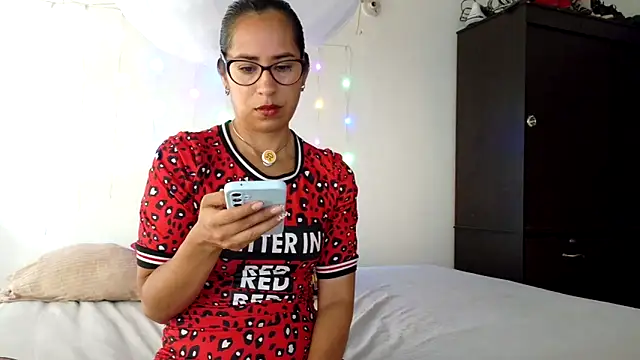 fantasty nylon online show from 12/17/25, 02:33