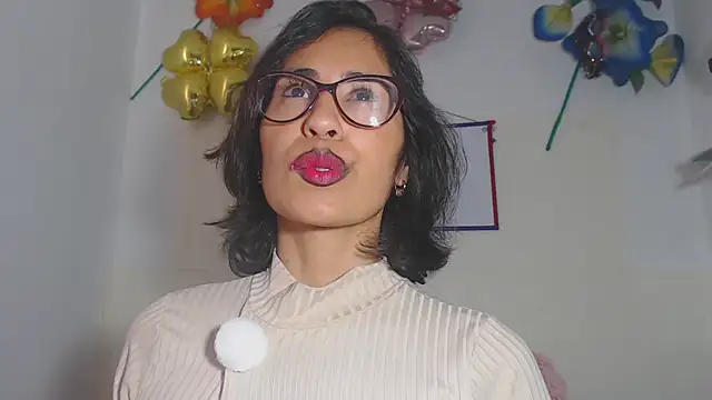 fantasty nylon online show from 10/18/25, 07:27