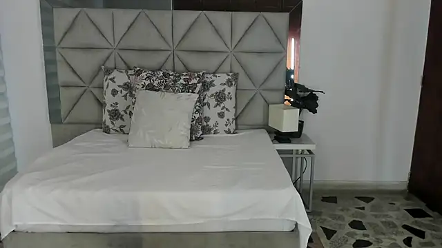 nina pons online show from 10/22/25, 08:19