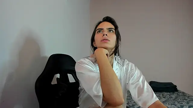 nina pons online show from 03/17/26, 07:39