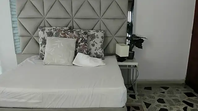 nina pons online show from 10/23/25, 09:24