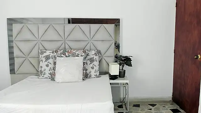 nina pons online show from 10/24/25, 10:42