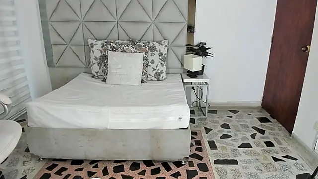 nina pons online show from 10/01/25, 07:51