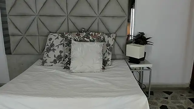 nina pons online show from 09/29/25, 11:21