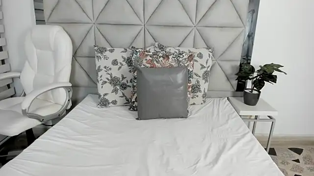 nina pons online show from 03/22/25, 11:31