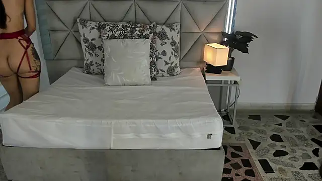 nina pons online show from 10/11/25, 08:54