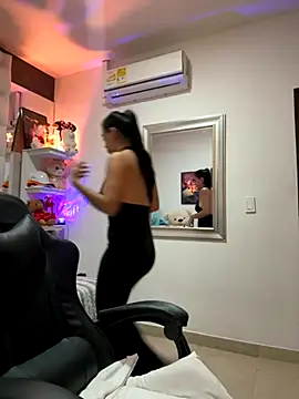 Snapshot of ZarahEvans chatting on 10/13/25, 03:24 ZarahEvans online show from 10/13/25, 03:24