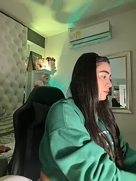 Snapshot of ZarahEvans chatting on 10/10/25, 07:58 ZarahEvans online show from 10/10/25, 07:58