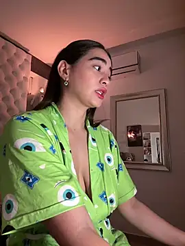 Snapshot of ZarahEvans chatting on 02/15/25, 08:34 ZarahEvans online show from 02/15/25, 08:34