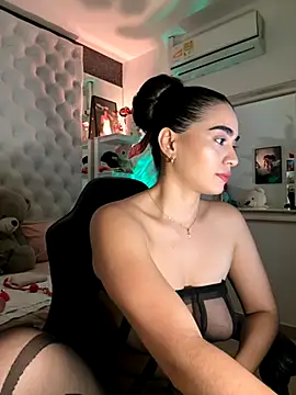 ZarahEvans online show from 11/21/25, 07:46