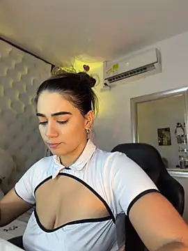 Snapshot of ZarahEvans chatting on 05/14/26, 08:50 ZarahEvans online show from 05/14/26, 08:50