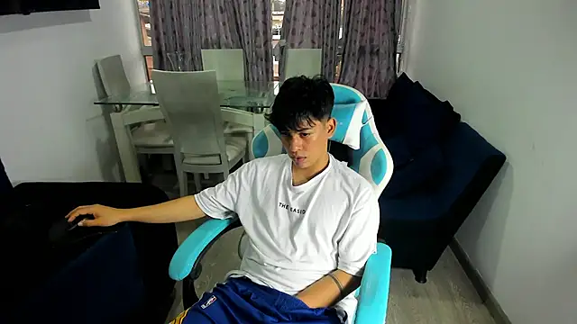 Snapshot of Franco_Rizzo_ chatting on 02/06/25, 10:32 Franco Rizzo online show from 02/06/25, 10:32