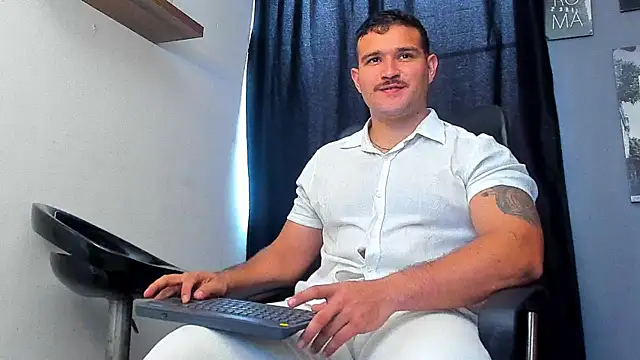 Snapshot of AndrewDiaz chatting on 07/12/26, 09:37 AndrewDiaz online show from 07/12/26, 09:37
