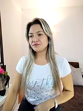 valeriahunter1 online show from 03/18/25, 10:48
