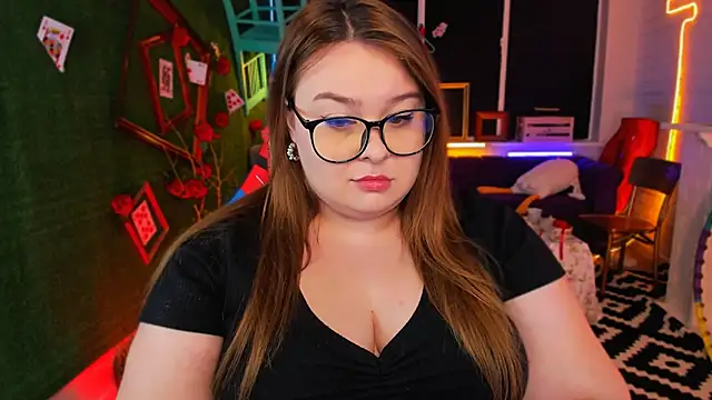 Snapshot of KimberlyMaran chatting on 02/22/25, 12:18 KimberlyMaran online show from 02/22/25, 12:18