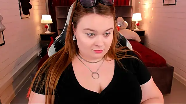 Snapshot of KimberlyMaran chatting on 03/08/25, 12:41 KimberlyMaran online show from 03/08/25, 12:41