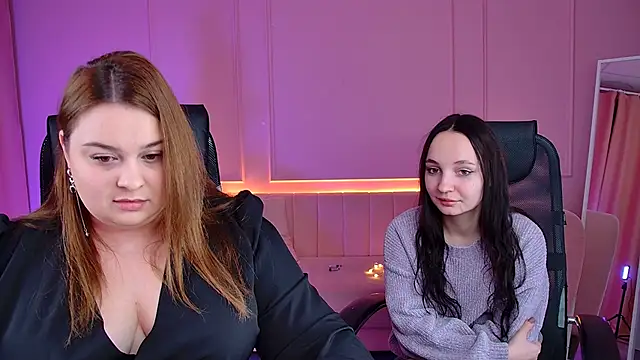 Snapshot of KimberlyMaran chatting on 12/20/25, 03:15 KimberlyMaran online show from 12/20/25, 03:15