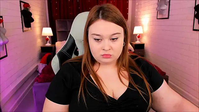 Snapshot of KimberlyMaran chatting on 02/19/25, 09:06 KimberlyMaran online show from 02/19/25, 09:06