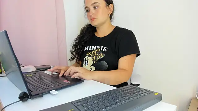 kattypinkk online show from 02/07/26, 10:07