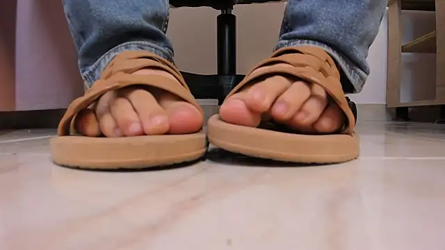 kattypinkk online show from 04/14/26, 07:19