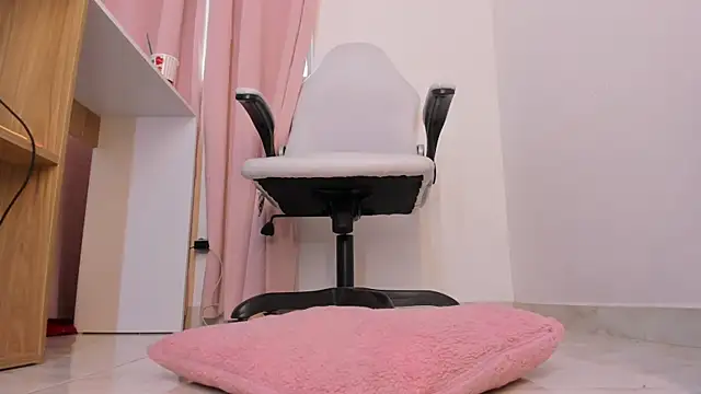 kattypinkk online show from 04/16/26, 09:39