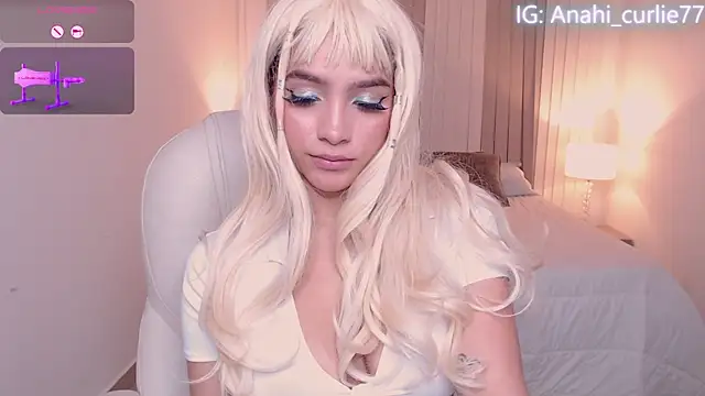 Snapshot of anahi_curlie1 chatting on 03/15/25, 07:53 anahi curlie1 online show from 03/15/25, 07:53