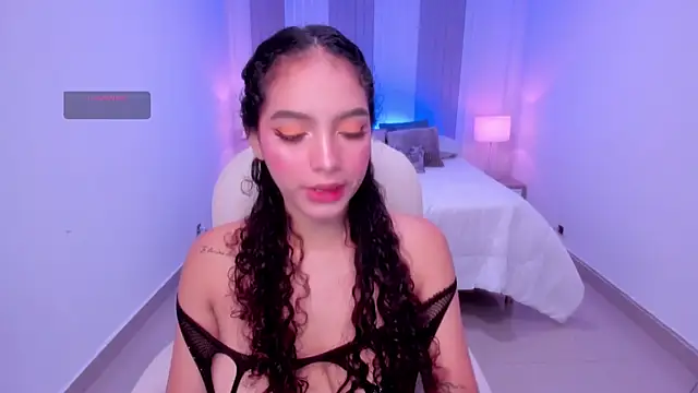 Snapshot of anahi_curlie1 chatting on 02/14/25, 03:22 anahi curlie1 online show from 02/14/25, 03:22