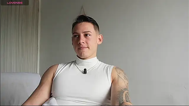 Snapshot of Muscle_King_Cum chatting on 06/19/26, 01:17 Muscle King Cum online show from 06/19/26, 01:17