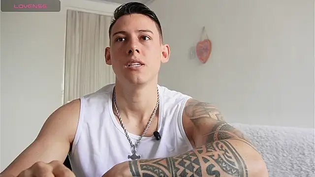 Snapshot of Muscle_King_Cum chatting on 04/20/26, 03:02 Muscle King Cum online show from 04/20/26, 03:02