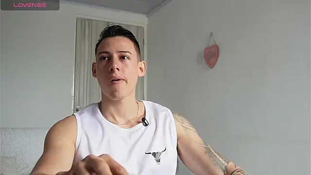 Snapshot of Muscle_King_Cum chatting on 04/28/26, 01:15 Muscle King Cum online show from 04/28/26, 01:15