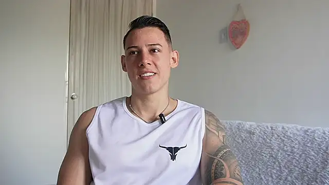 Snapshot of Muscle_King_Cum chatting on 05/15/26, 01:31 Muscle King Cum online show from 05/15/26, 01:31