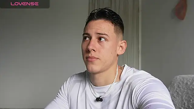Snapshot of Muscle_King_Cum chatting on 07/16/26, 01:30 Muscle King Cum online show from 07/16/26, 01:30