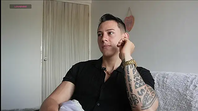 Snapshot of Muscle_King_Cum chatting on 06/02/26, 01:22 Muscle King Cum online show from 06/02/26, 01:22