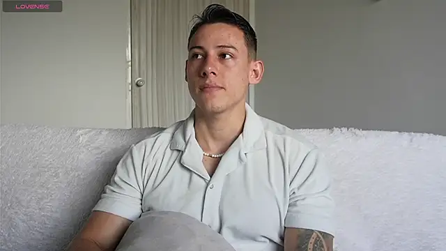 Snapshot of Muscle_King_Cum chatting on 07/13/26, 01:32 Muscle King Cum online show from 07/13/26, 01:32