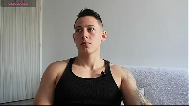 Snapshot of Muscle_King_Cum chatting on 04/30/26, 02:46 Muscle King Cum online show from 04/30/26, 02:46
