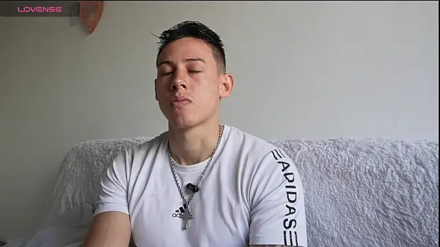 Snapshot of Muscle_King_Cum chatting on 06/29/26, 01:33 Muscle King Cum online show from 06/29/26, 01:33