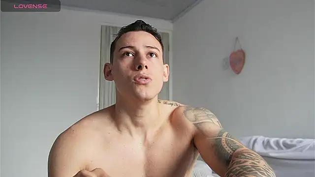 Snapshot of Muscle_King_Cum chatting on 04/21/26, 01:28 Muscle King Cum online show from 04/21/26, 01:28