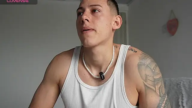 Snapshot of Muscle_King_Cum chatting on 05/21/26, 02:03 Muscle King Cum online show from 05/21/26, 02:03