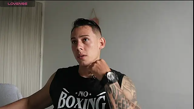 Snapshot of Muscle_King_Cum chatting on 07/02/26, 01:39 Muscle King Cum online show from 07/02/26, 01:39