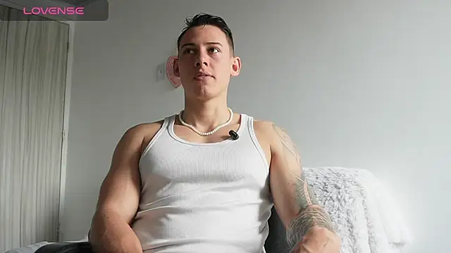 Snapshot of Muscle_King_Cum chatting on 05/19/26, 02:13 Muscle King Cum online show from 05/19/26, 02:13