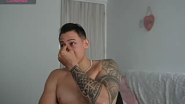 Snapshot of Muscle_King_Cum chatting on 05/25/26, 01:54 Muscle King Cum online show from 05/25/26, 01:54