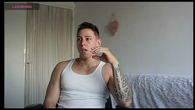 Snapshot of Muscle_King_Cum chatting on 06/01/26, 01:55 Muscle King Cum online show from 06/01/26, 01:55
