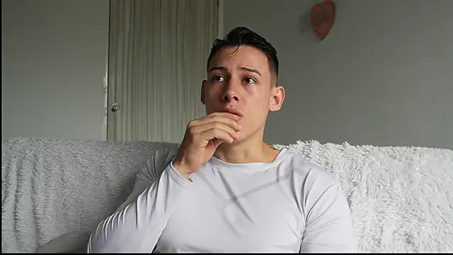 Snapshot of Muscle_King_Cum chatting on 06/15/26, 04:39 Muscle King Cum online show from 06/15/26, 04:39