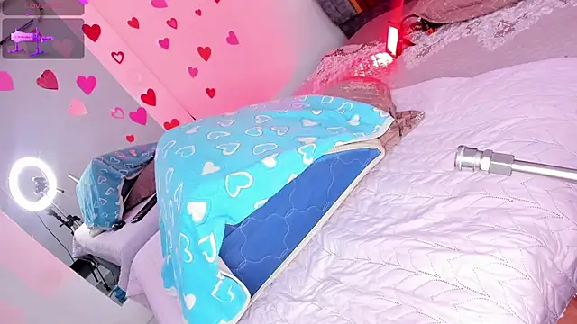 Hilary Smile  online show from 11/07/25, 08:02