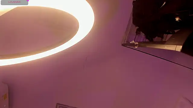 Hilary Smile  online show from 11/04/25, 07:39