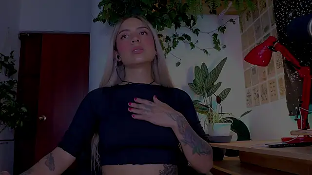 Snapshot of Yeriawaddell_ chatting on 11/24/25, 01:05 Yeriawaddell online show from 11/24/25, 01:05